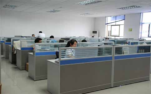 通發(fā)激光的辦公室很安靜,同事很友善