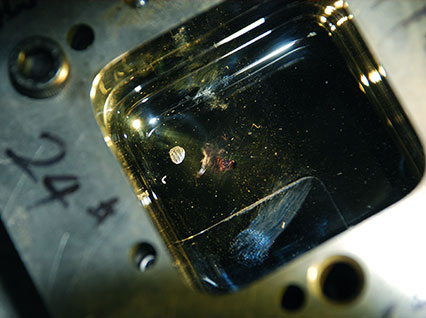 <a href='http://www.dzainisi.cn/product/3.htm' class='text_a'>模具激光焊機(jī)</a>修復(fù)鏡面模具效果